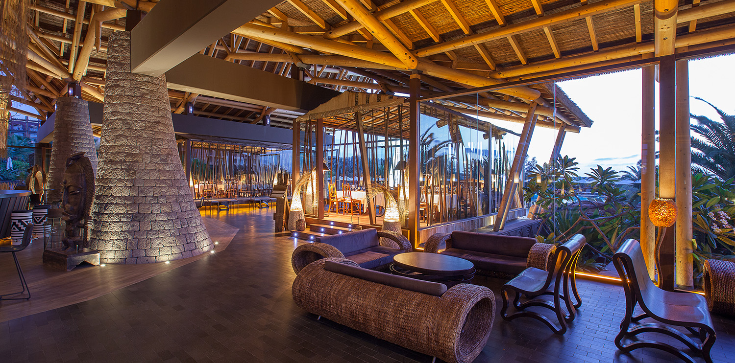  Vista interior del lobby del hotel Lopesan Baobab 